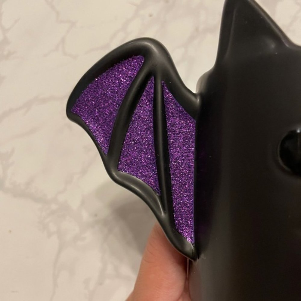 Bath & Body Works Black Halloween Vampire Bat Ceramic Soap Holder New - Picture 3 of 3